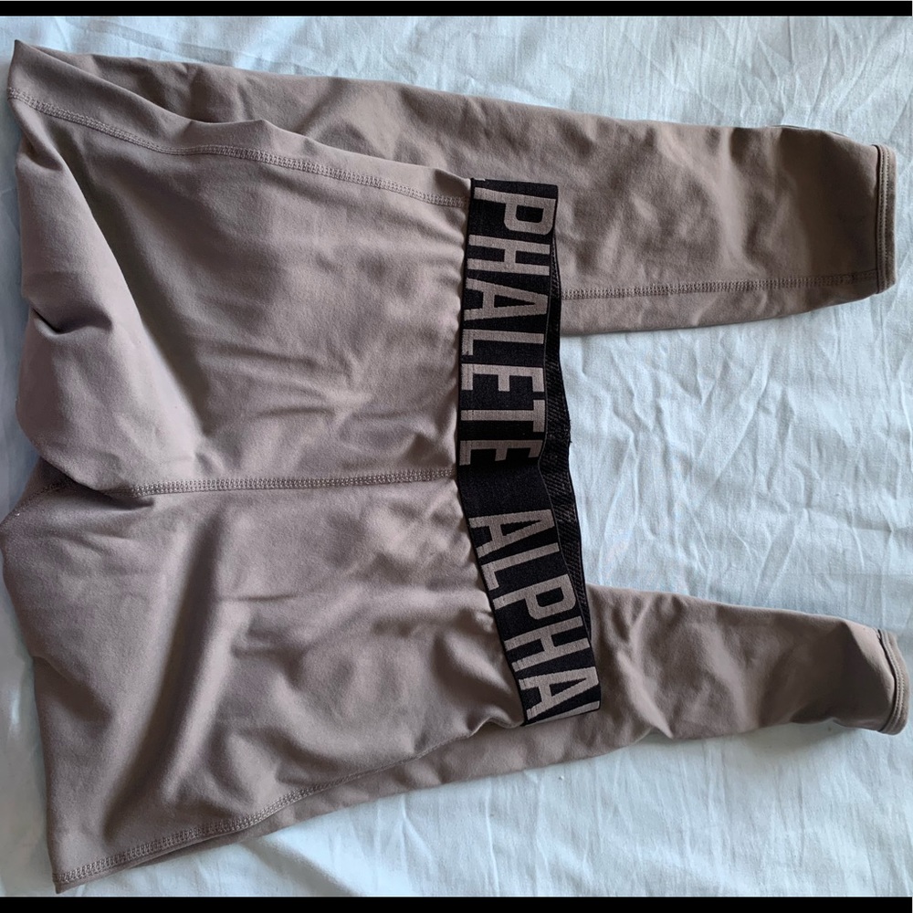 Alphalete cross leggings